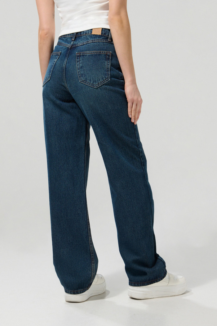 Jean 90´S azul oscuro bota recta con bolsillos y tiro alto