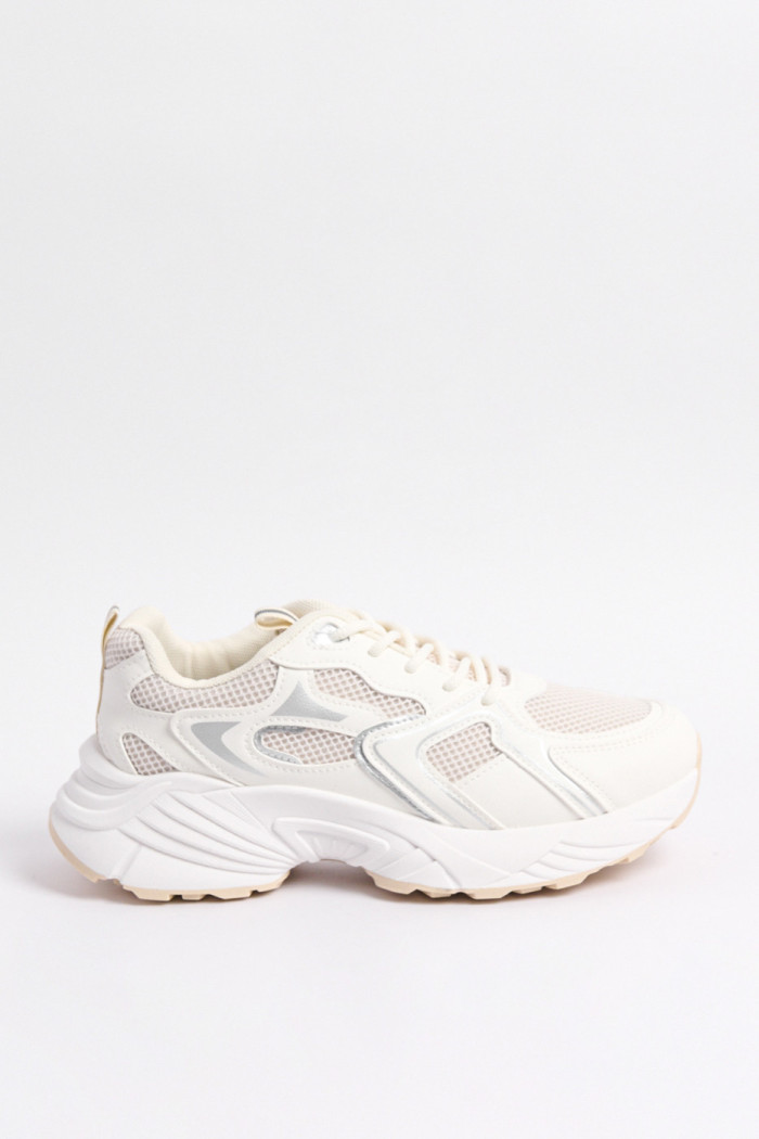 Tenis de plataforma blancos con paneles en malla