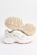 Tenis de plataforma blancos con paneles en malla