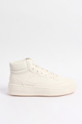 Tenis casuales de bota cremas con perforaciones