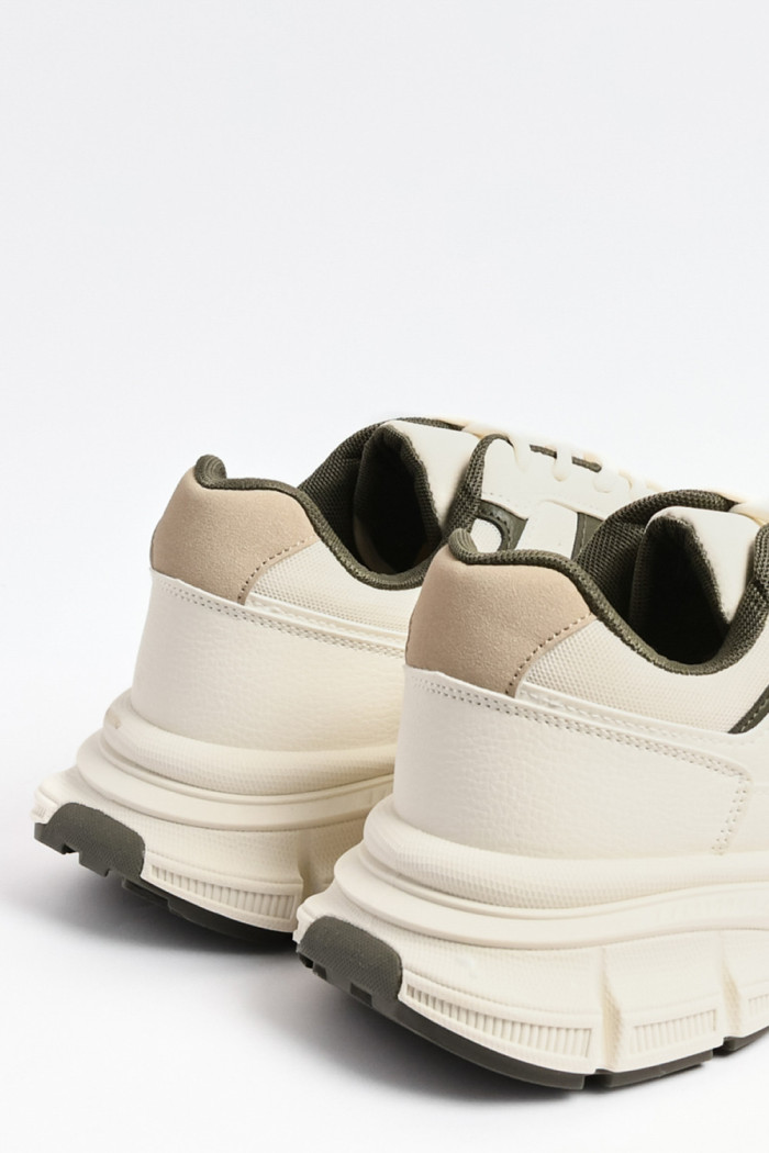 Tenis de plataforma cremas con contrastes y perforaciones