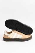 Tenis unicolores casuales con suelas planas en contraste
