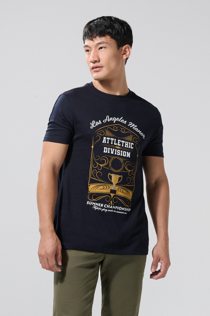 Camiseta azul intensa college con cuello redondo