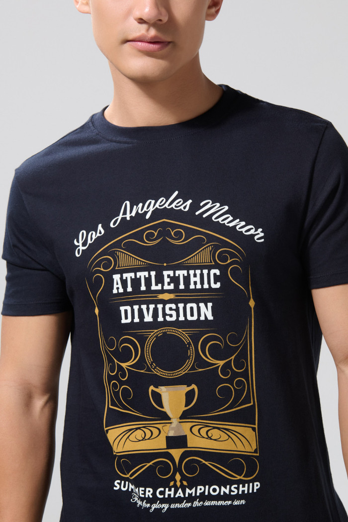 Camiseta azul intensa college con cuello redondo