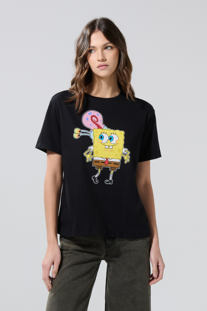 Camiseta negra cuello redondo con estampado de Bob Esponja