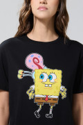 Camiseta negra cuello redondo con estampado de Bob Esponja