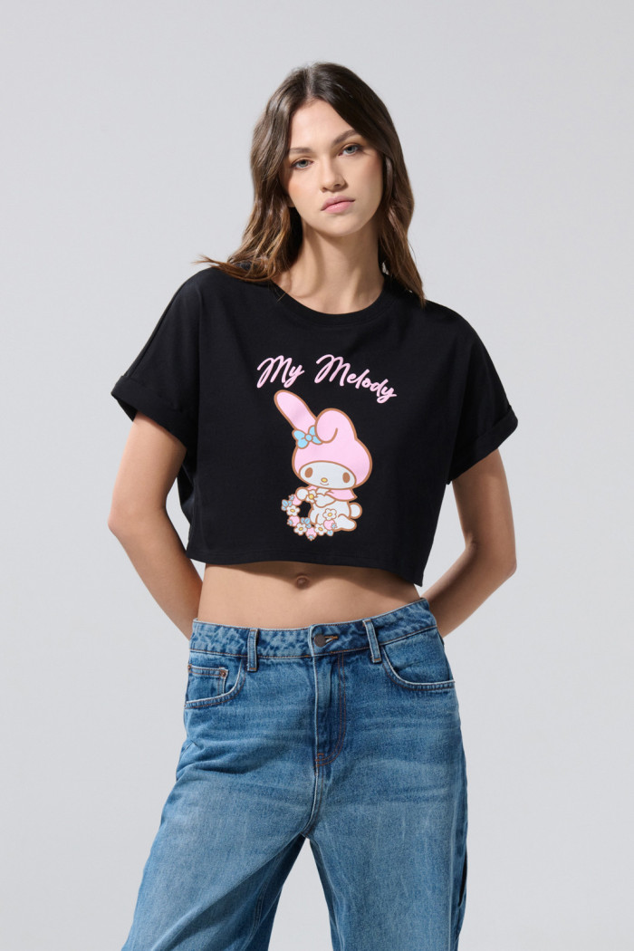 Camiseta oversize crop top negra con arte de My Melody
