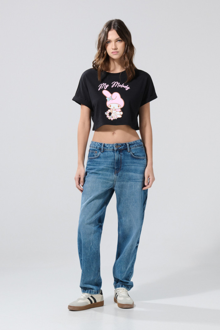 Camiseta oversize crop top negra con arte de My Melody