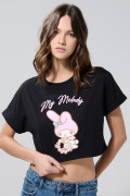 Camiseta oversize crop top negra con arte de My Melody