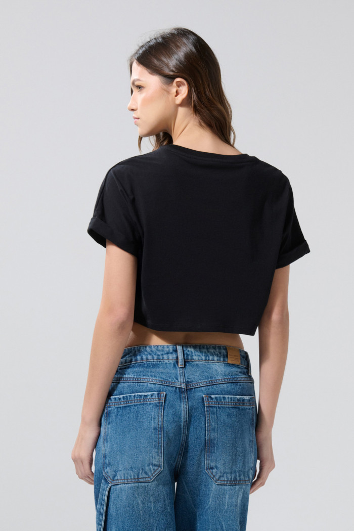 Camiseta oversize crop top negra con arte de My Melody