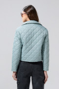 Chaqueta acolchada unicolor con rombos y cuello trucker