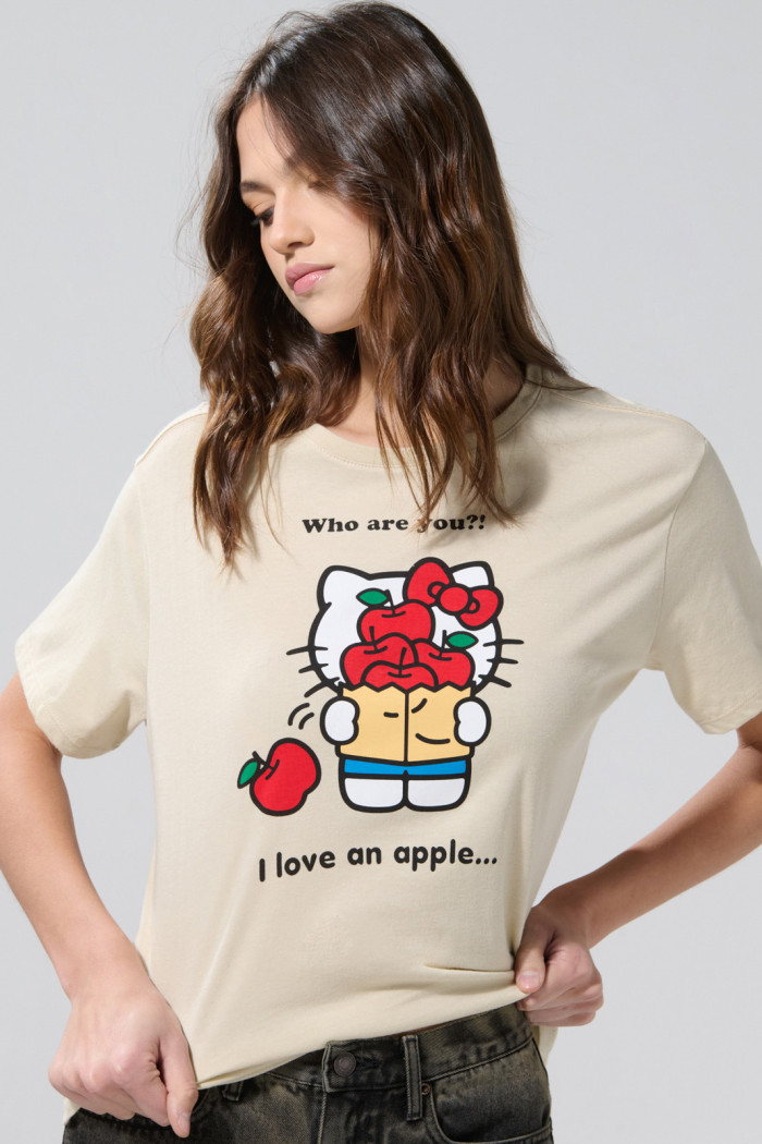 Camiseta kaki clara manga corta con arte de Hello Kitty