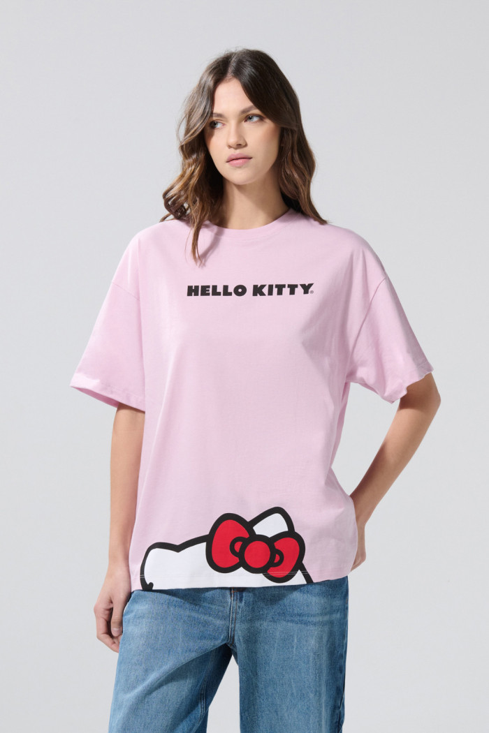 Camiseta oversize rosada de Hello Kitty con manga corta