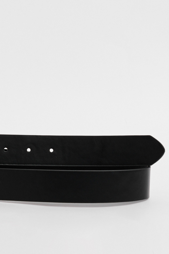 Cinturón sintético reversible negro con hebilla cuadrada