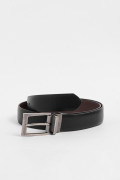 Cinturón reversible negro con texturas perforadas