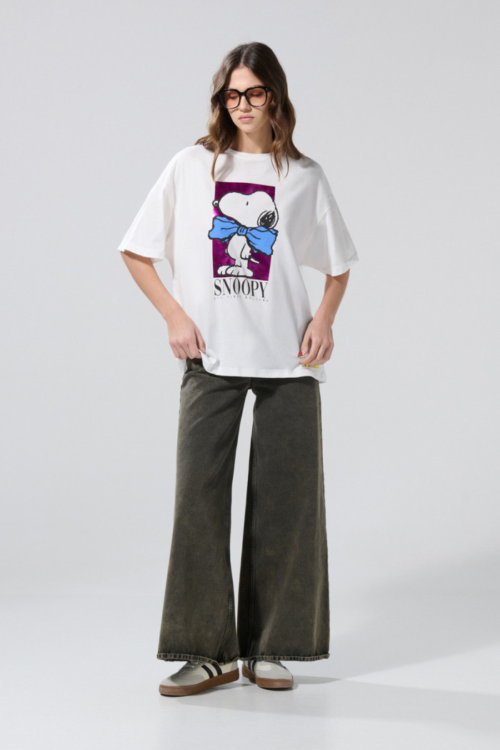 Camiseta oversize de Snoopy crema con manga corta