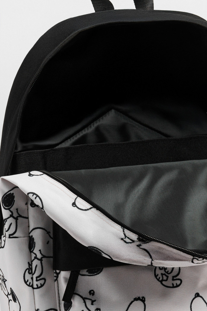 Maleta / Morral color crema con negro de Snoopy.