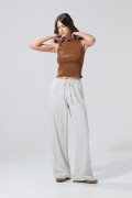 Pantalón palazzo tiro alto crema con rayas y bota ancha