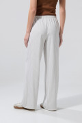 Pantalón palazzo tiro alto crema con rayas y bota ancha