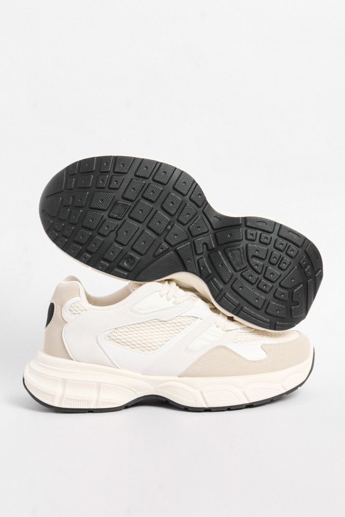 Tenis de plataforma unicolores con cortes localizados