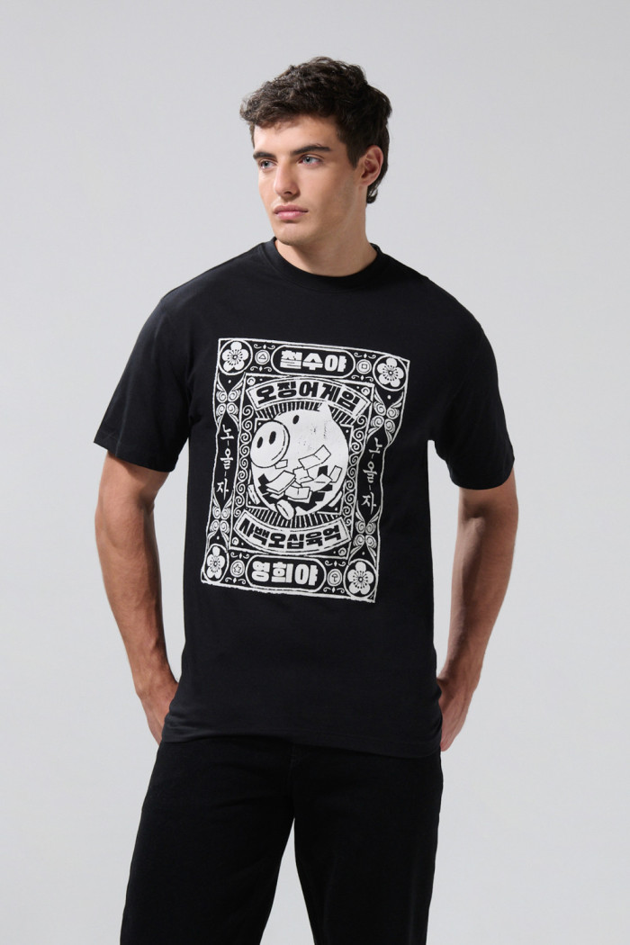 Camiseta manga corta negra con arte de Squid Game