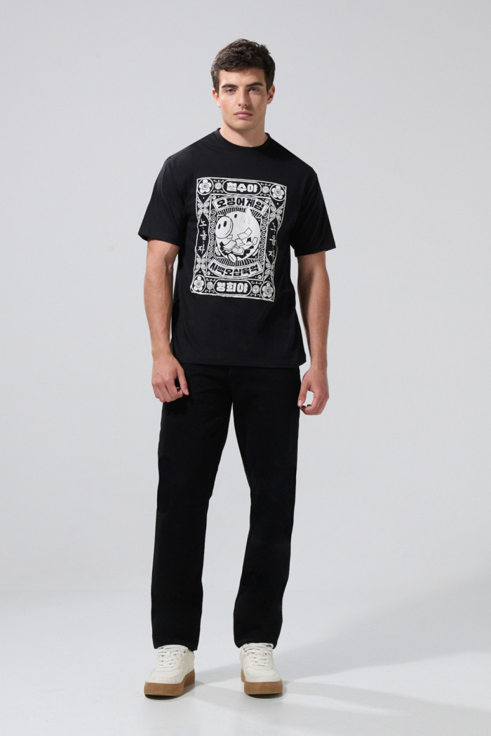 Camiseta manga corta negra con arte de Squid Game