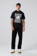 Camiseta manga corta negra con arte de Squid Game