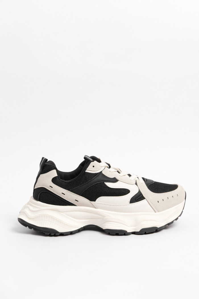 Tenis de plataforma unicolores con contrastes y suela gruesa