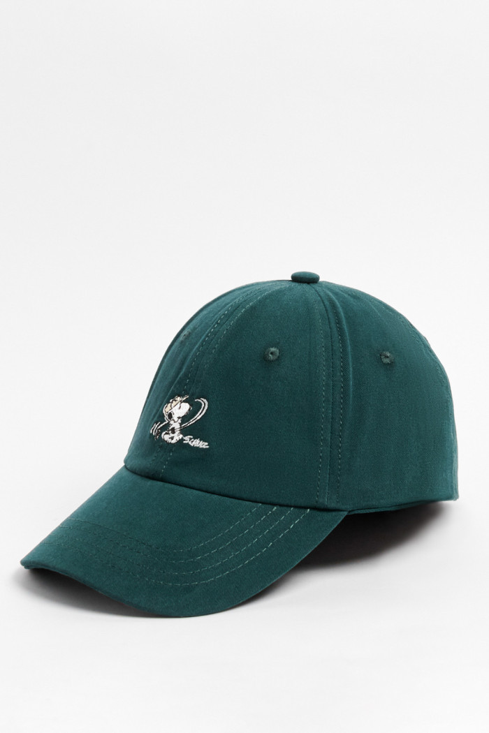 Cachucha verde oscura beisbolera con bordado de Snoopy