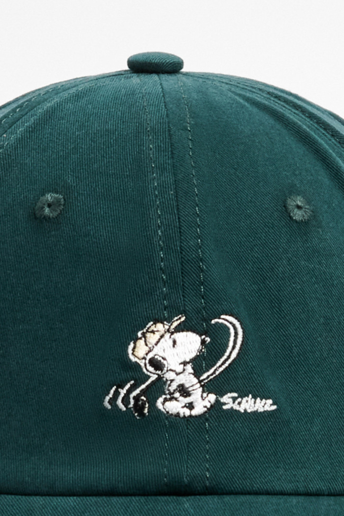 Cachucha verde oscura beisbolera con bordado de Snoopy