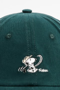 Cachucha verde oscura beisbolera con bordado de Snoopy
