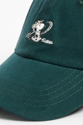 Cachucha verde oscura beisbolera con bordado de Snoopy