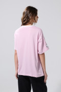 Camiseta cuello V oversize rosada con diseños de Hello Kitty