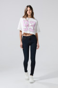 Jean tiro alto push up azul intenso con costuras visibles