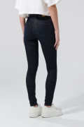Jean tiro alto push up azul intenso con costuras visibles