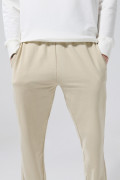 Pantalón unicolor jogger con bolsillos y elásticos