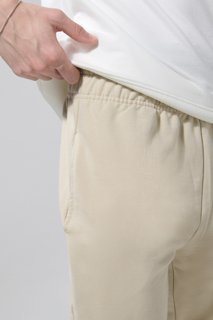 Pantalón unicolor jogger con bolsillos y elásticos