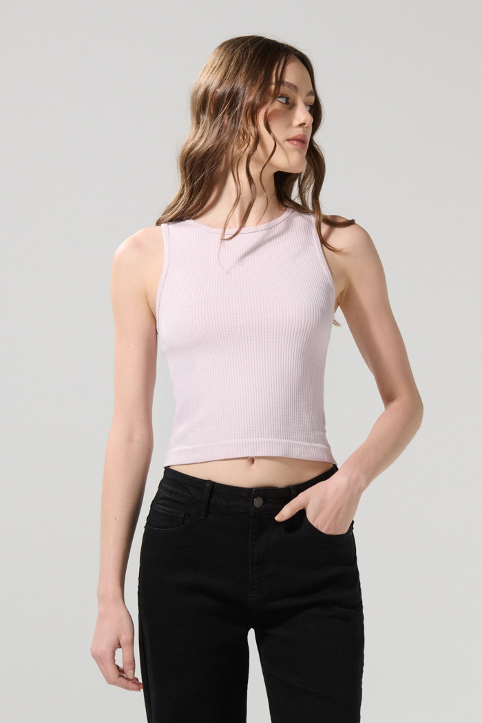Camiseta crop top acanalada unicolor con manga sisa
