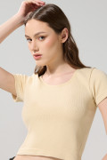 Camiseta cuello U unicolor en tela acanalada