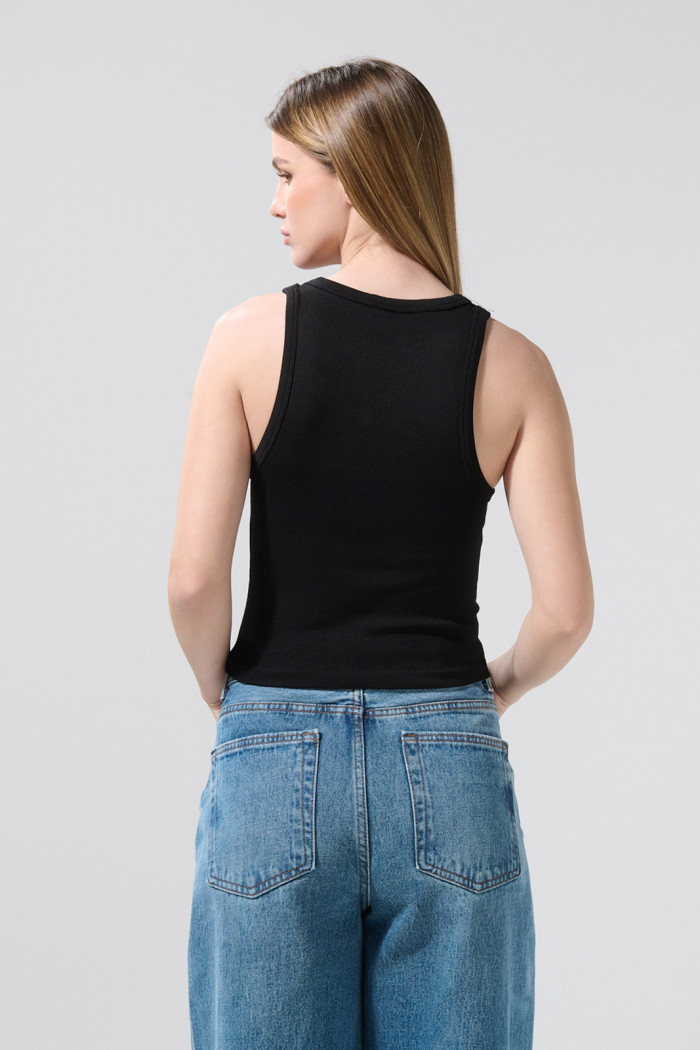 Camiseta unicolor crop top en tela acanalada con manga sisa