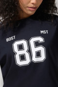 Camiseta azul intensa college numérica con manga corta