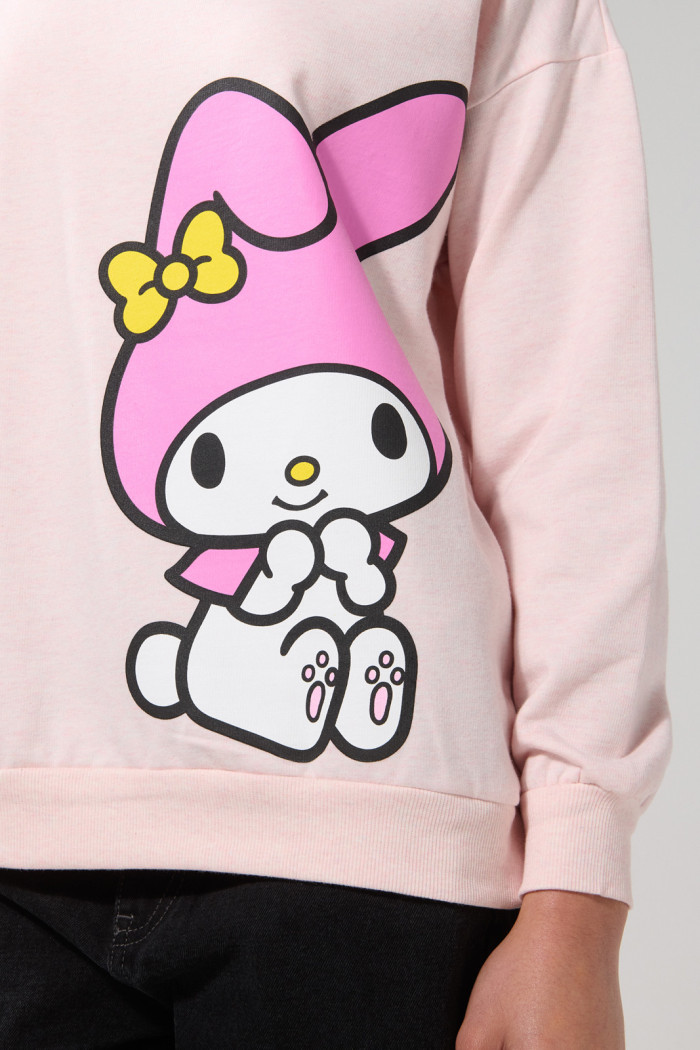 Buzo oversize cuello redondo rosado con arte de My Melody