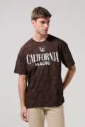 Camiseta café oscura manga corta oversize con artes college