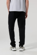 Pantalón negro jogger con diseño de Star Wars en frente