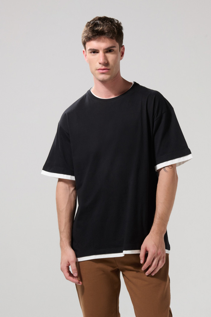 Camiseta manga corta oversize unicolor con contrastes