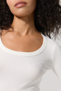 Camiseta acanalada unicolor con manga larga y escote en U
