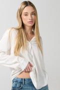 Blusa unicolor con manga 3/4 y cuello camisero