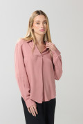 Blusa unicolor con manga 3/4 y cuello camisero