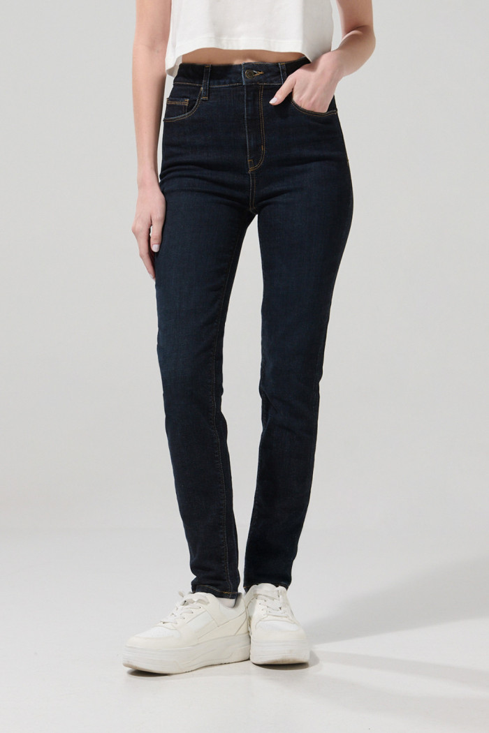 Jean jegging ceñido azul intenso con tiro súper alto