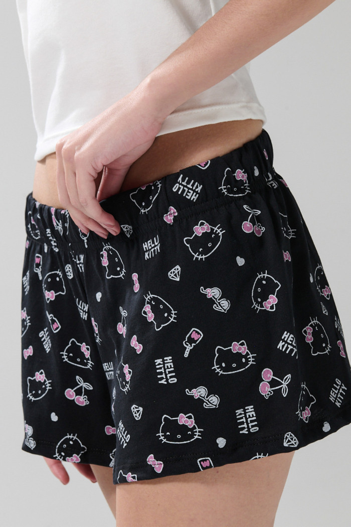Short negro con cintura elástica y diseños de Hello Kitty